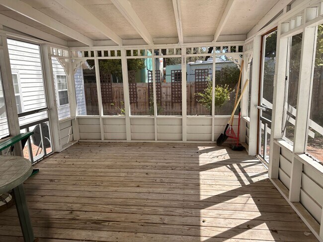 Building Photo - Historic Beauty in the Heart of Downtown Fernandina!