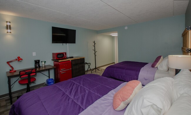 Double Queen Room - 609 S US Highway 61