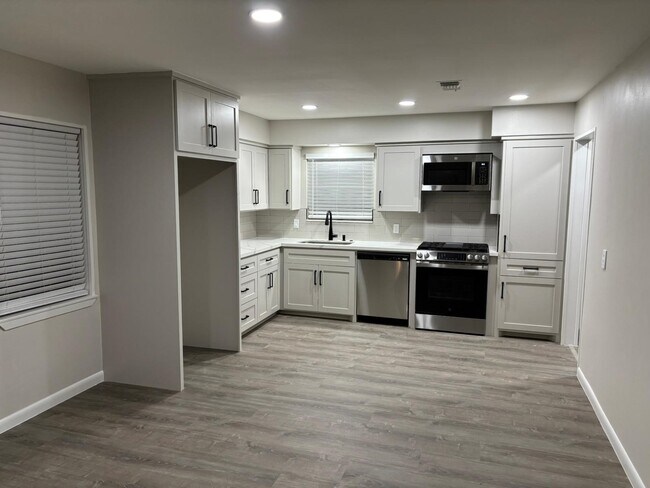 Building Photo - 3706 Galway Ln