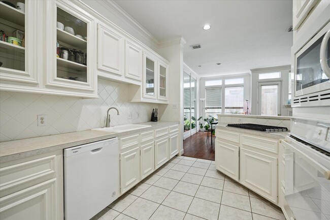 Building Photo - 1522 Castle Ct