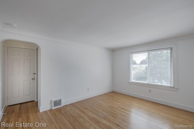Building Photo - 122 W Houstonia Ave