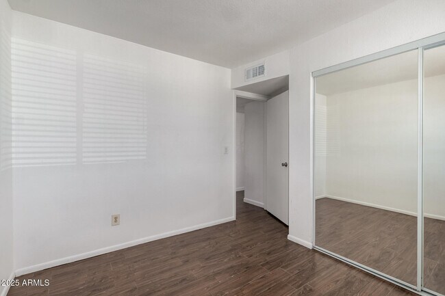 Building Photo - 4636 W Mission Ln