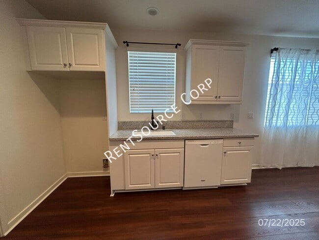 Building Photo - 45051 Marbella St