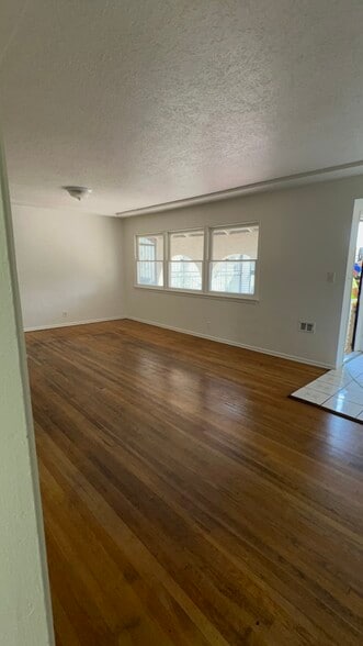 Building Photo - 10063 Faywood St