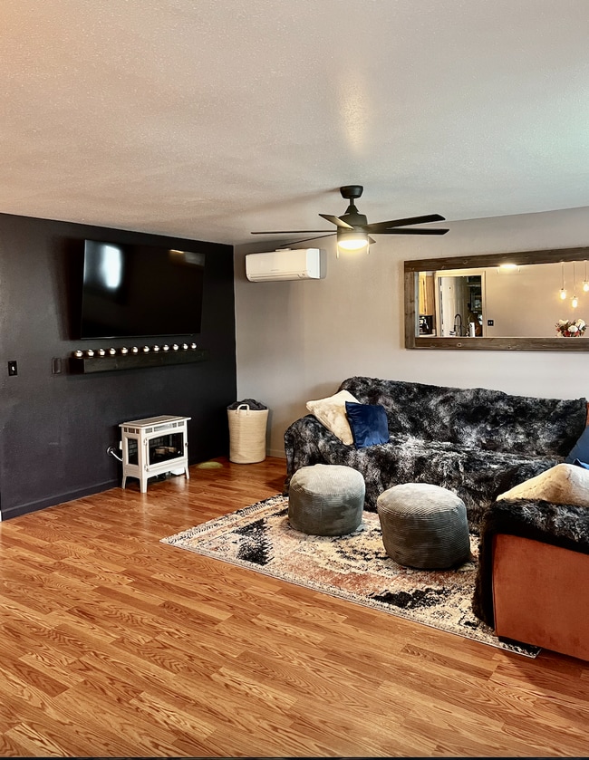 Building Photo - 122 Goldfish Farm Rd SE