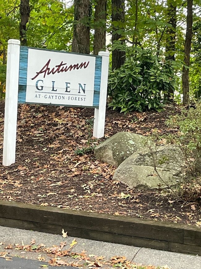 Building Photo - Large 2 Bedroom, 2.5 Bath Townhouse - Autu...