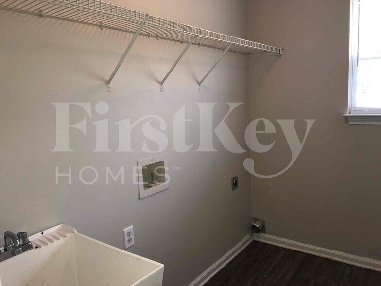 Building Photo - 3955 Medlock Pk Dr