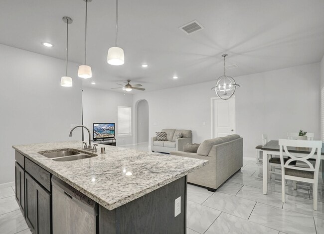 Building Photo - Upper Valley 2 Bedroom 2.5 Bath