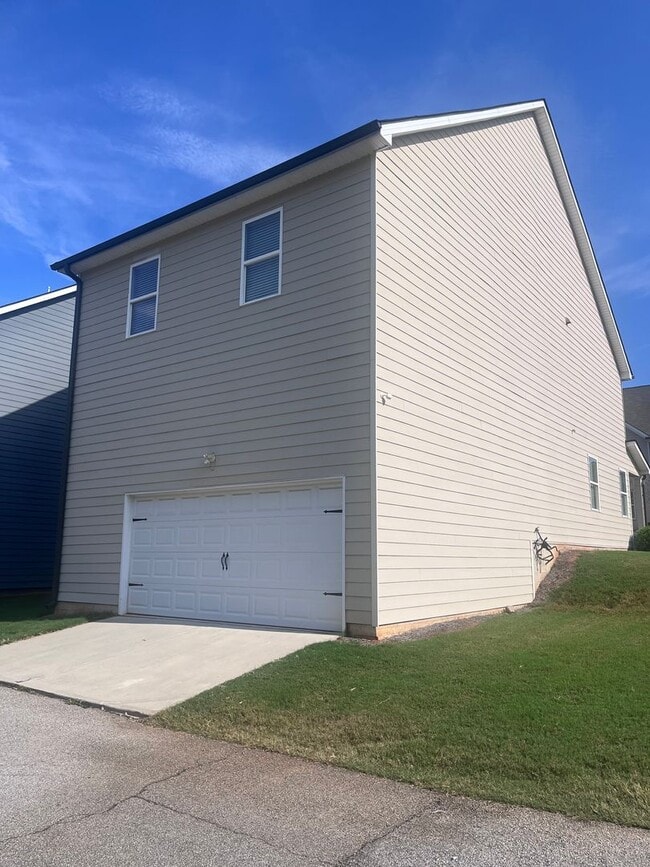 Building Photo - Nice home in Atlanta Area