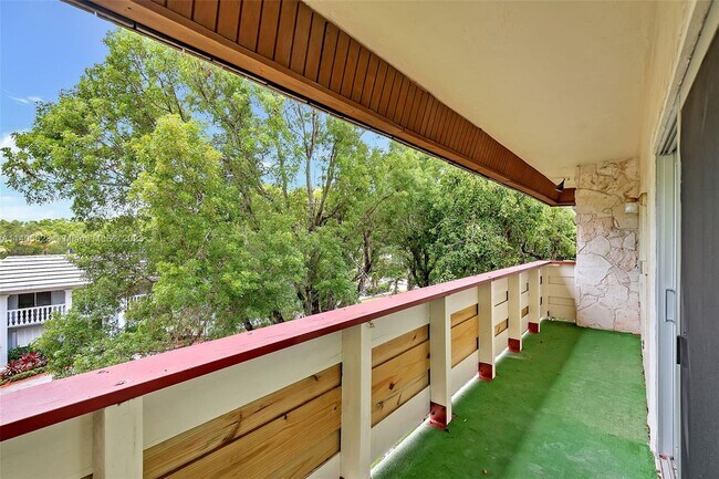 Building Photo - 1205 Mariposa Ave