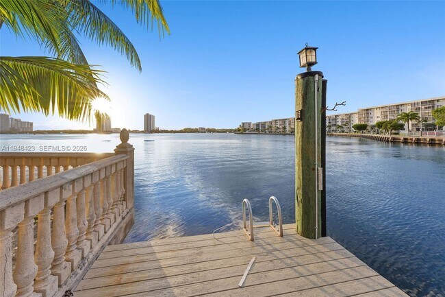 Building Photo - 3283 NE 171 St