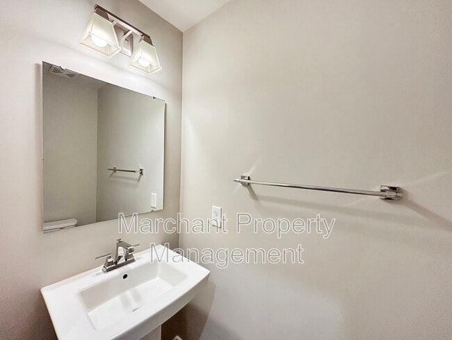 Building Photo - 227 Clearwood Dr