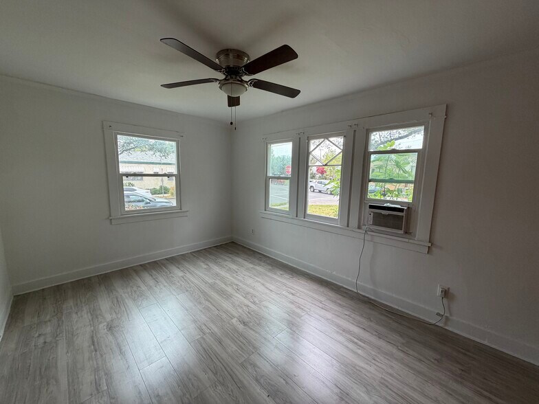 Building Photo - 3172 Glenmanor Pl