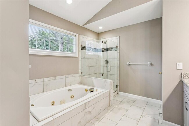 Building Photo - 52 Bridle Ln