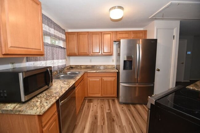 Building Photo - East side of South Bend 3 bedroom, 1.5 bat...