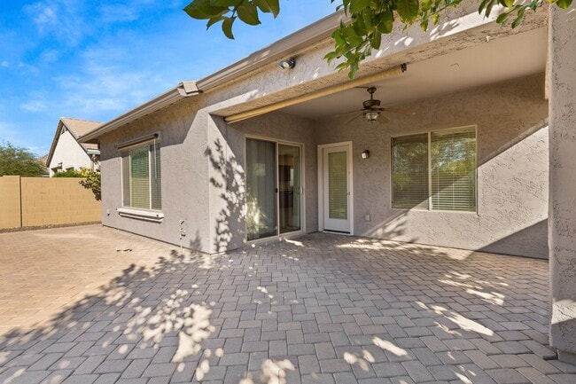 Building Photo - Gorgeous 4 Bedroom Home in Phoenix!