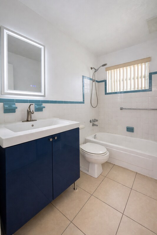 Building Photo - 623 NE 2nd St