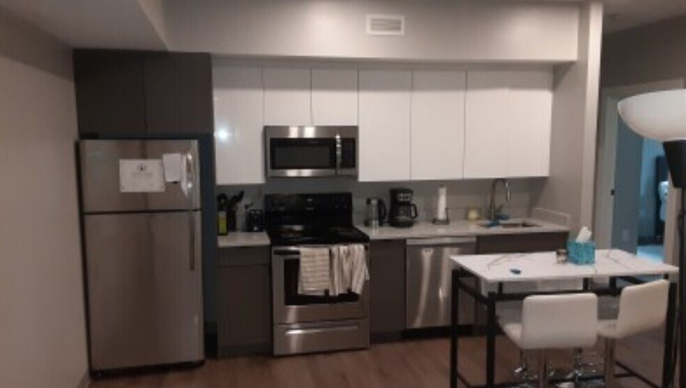 Building Photo - 104 Hemenway St