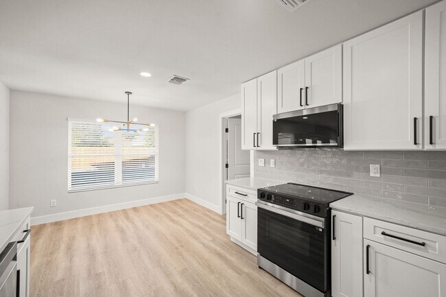 Building Photo - “Newly Remodeled 4BR Home in Prime San Antonio Location”
