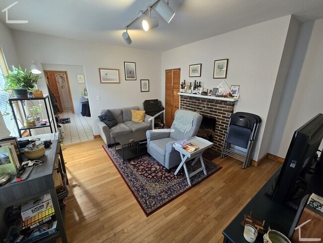 Building Photo - 1 bed unit in Watertown is available in 6/1