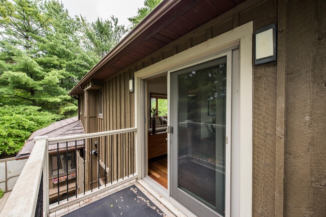 Building Photo - 10985 E Pleasant Lake Rd