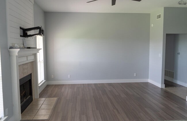 Building Photo - 5 Libby Ct