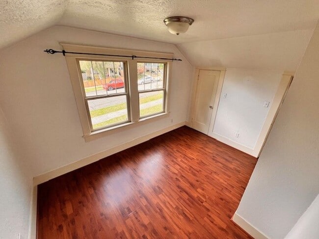 Building Photo - 1416