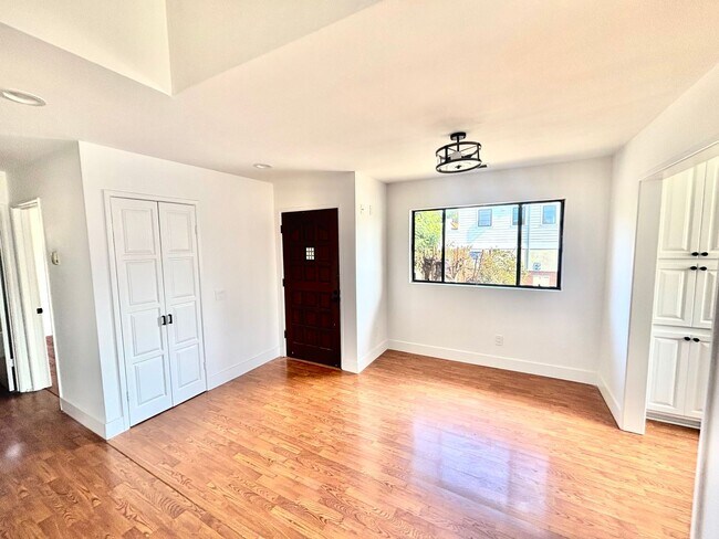 Building Photo - Spacious Private back house, W/D hookups, Garage, Walk-in closet