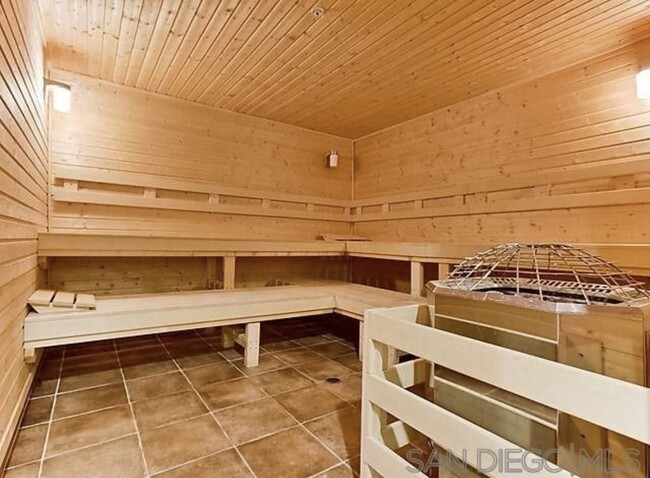 Dry sauna - 3950 Ohio St