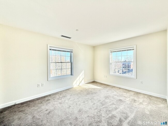 Building Photo - 54 Fairgate Dr