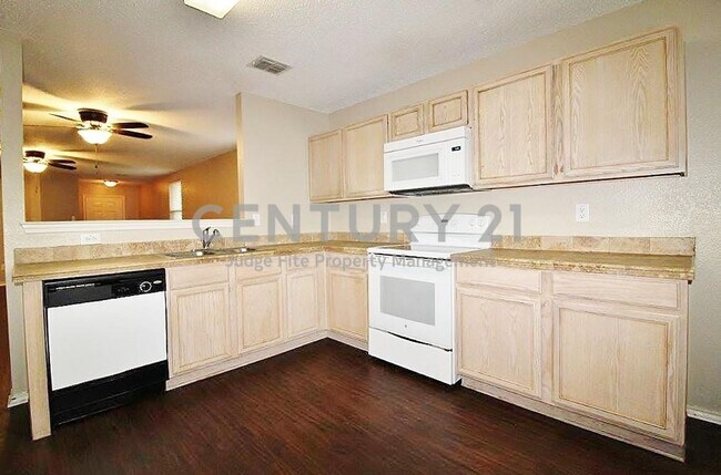 Building Photo - Wonderful 3/2/2 in CROWLEY ISD For Rent!