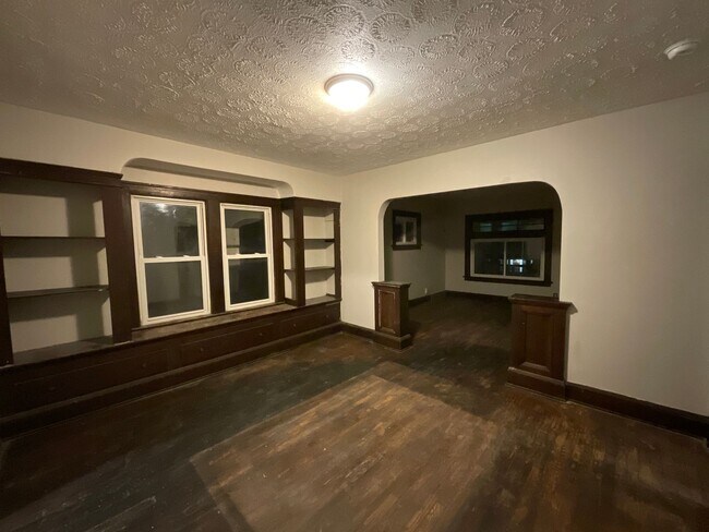 Building Photo - 10012 Greenview Ave