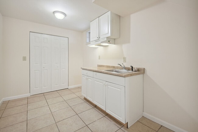 Building Photo - 8266 Amity Cir