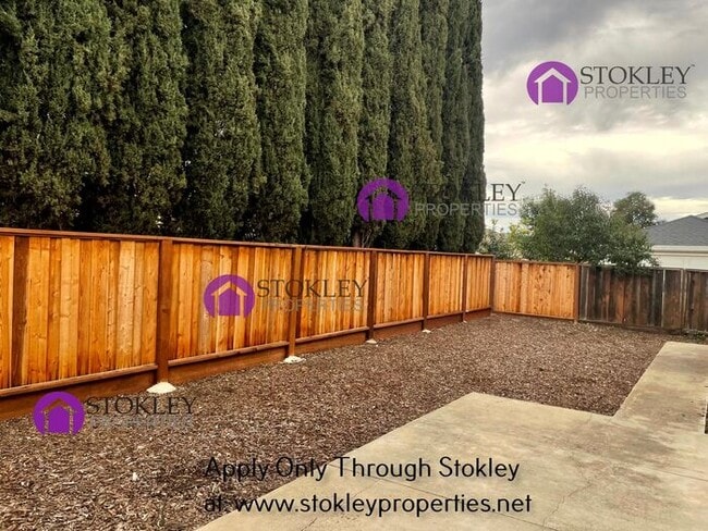 Building Photo - 1633 Lindbergh Dr