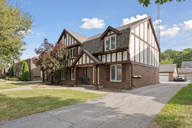 Building Photo - 5427-5433 Glenridge