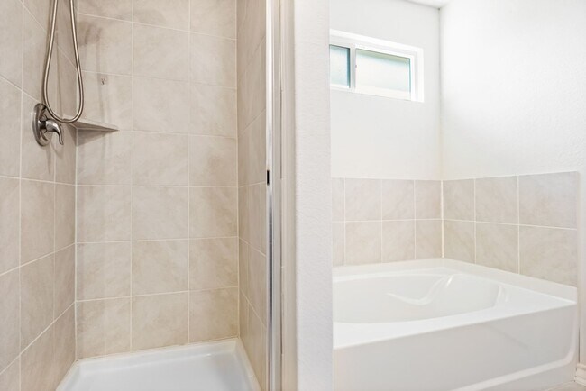 Building Photo - Well-Maintained 3-Bedroom Home – Ideal for Students & Professionals!