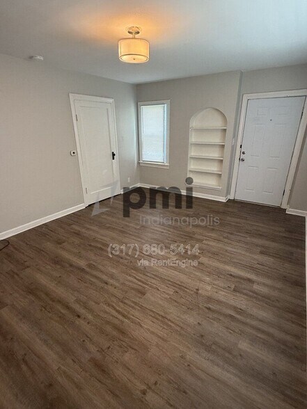 Building Photo - 1512 N Gladstone Ave