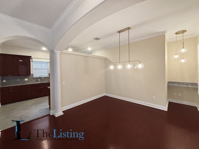 Building Photo - 827 Meridale Ave