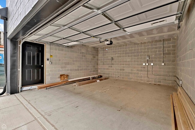 Building Photo - 1757 W Le Moyne St