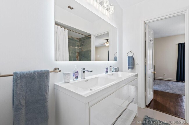 Building Photo - 2400 Delmar Pl