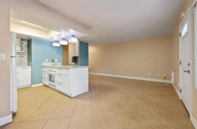 Primary Photo - 7555 Linda Vista Rd