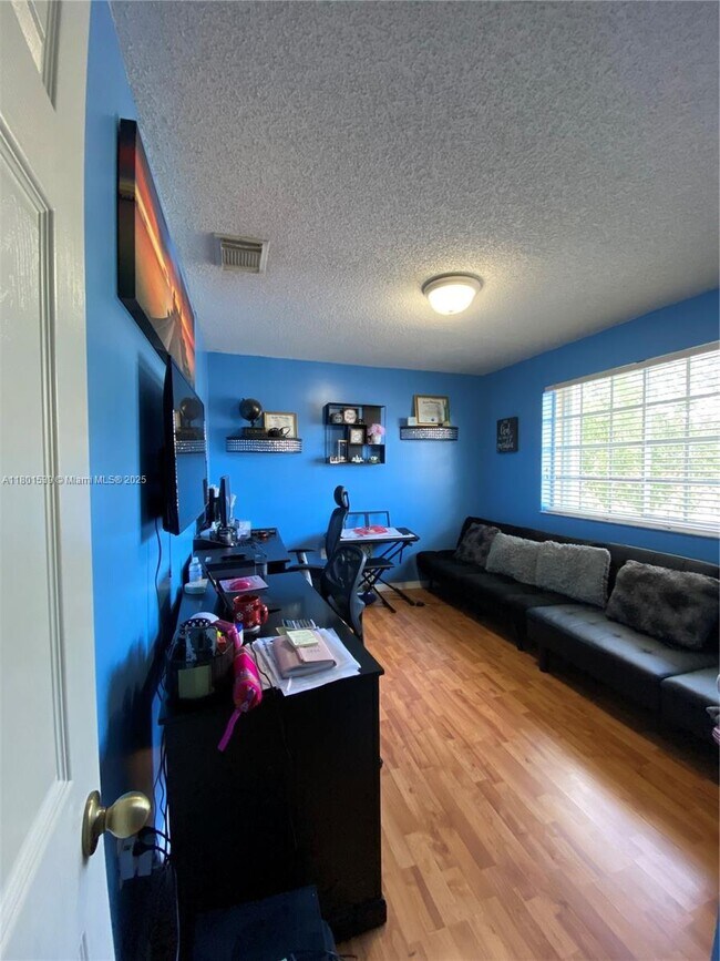 Building Photo - 10155 SW 163rd Pl