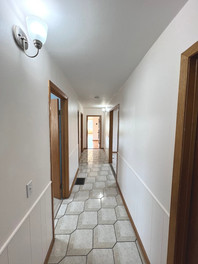 Building Photo - 4447 N Melvina Ave