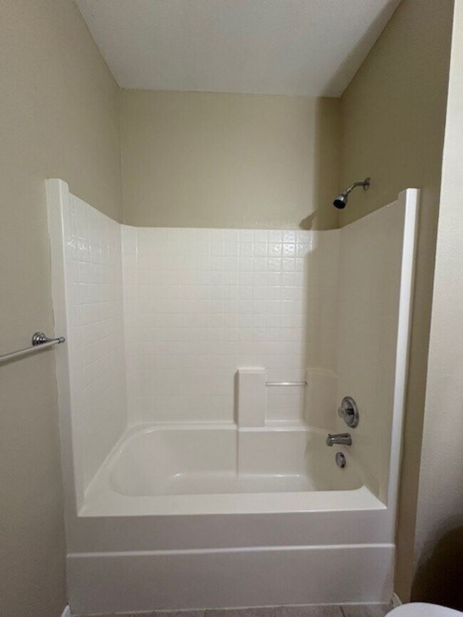 Building Photo - Charming 3-Bedroom Home with Open Floor Plan & Great Community Amenities!