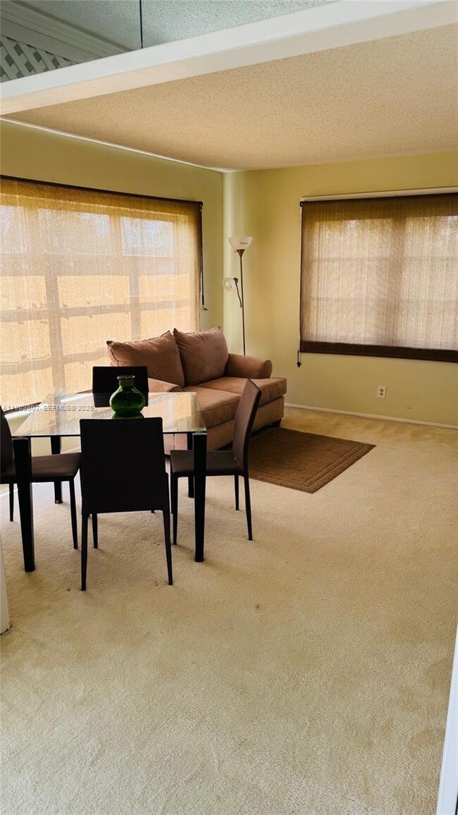 Building Photo - 3150 N Palm Aire Dr