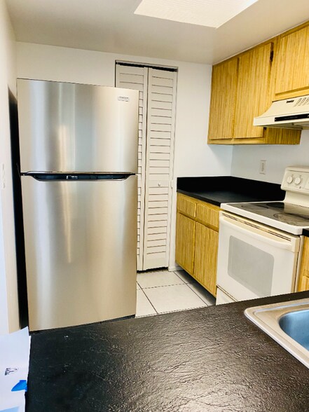 Building Photo - 420 Breakwater Dr