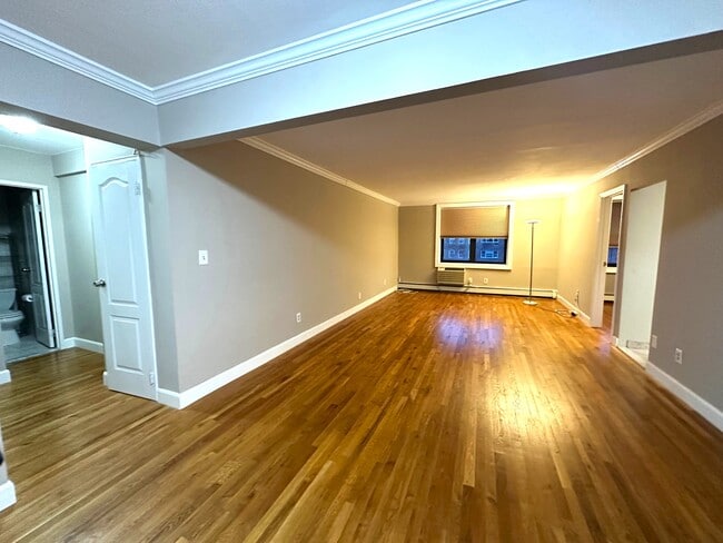 Living Room - 101 Jackson Ave