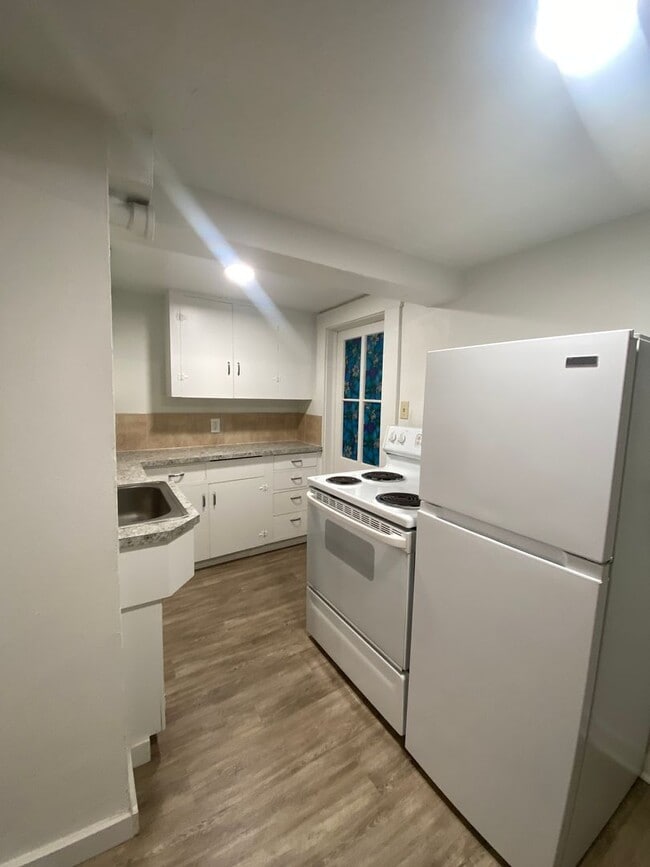 Building Photo - Charming Studio with Shared Patio and Coin-Op Laundry