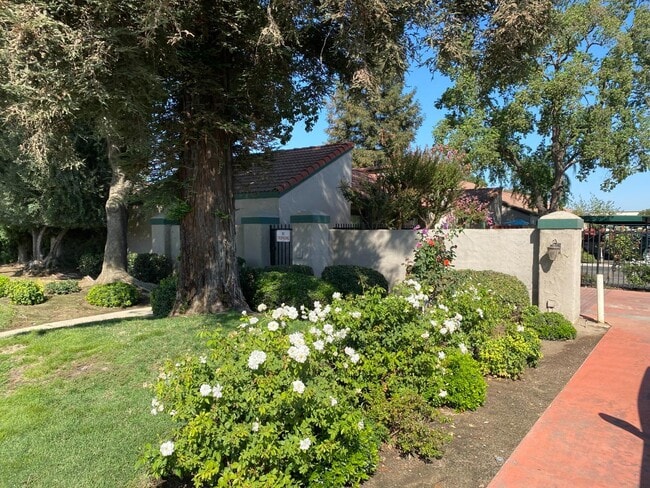 Building Photo - 5965 E Shields Ave