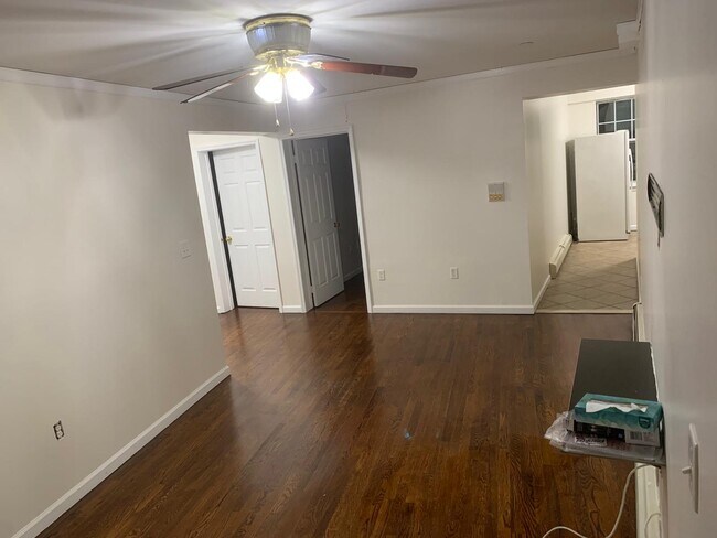 Living Room - 189A W Kingsbridge Rd